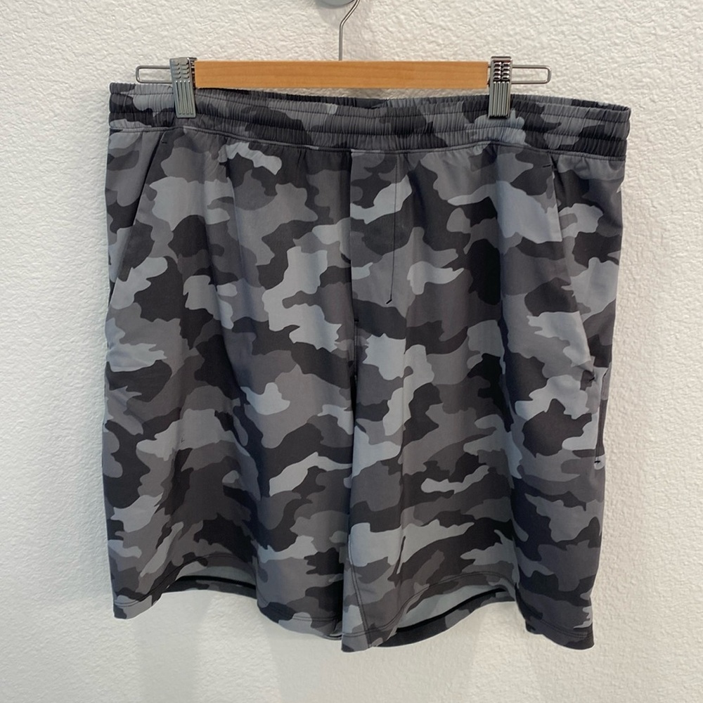 Lululemon Pace Breaker Linerless Short - Camo / XL